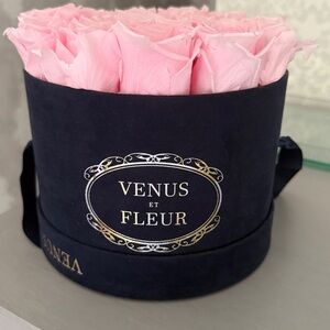 NWOT VENUS ET FLEUR ROSES 15 Navy Blue Velvet round